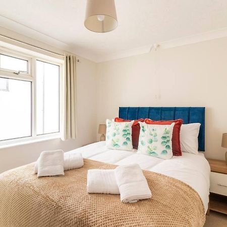 Incredible Sea View 2 Bedroom Beach Apartment Борнмът Екстериор снимка